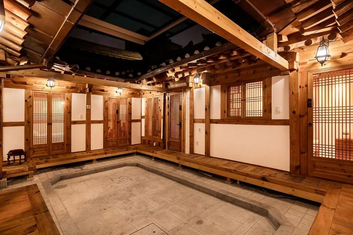 Villa The Poet'S House By Ihwahanok Seoul South Korea
