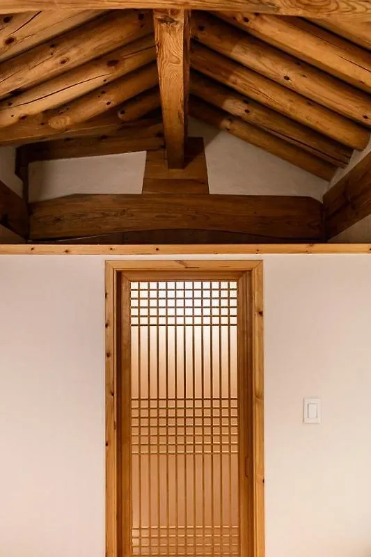 Villa The Poet'S House By Ihwahanok Seoul